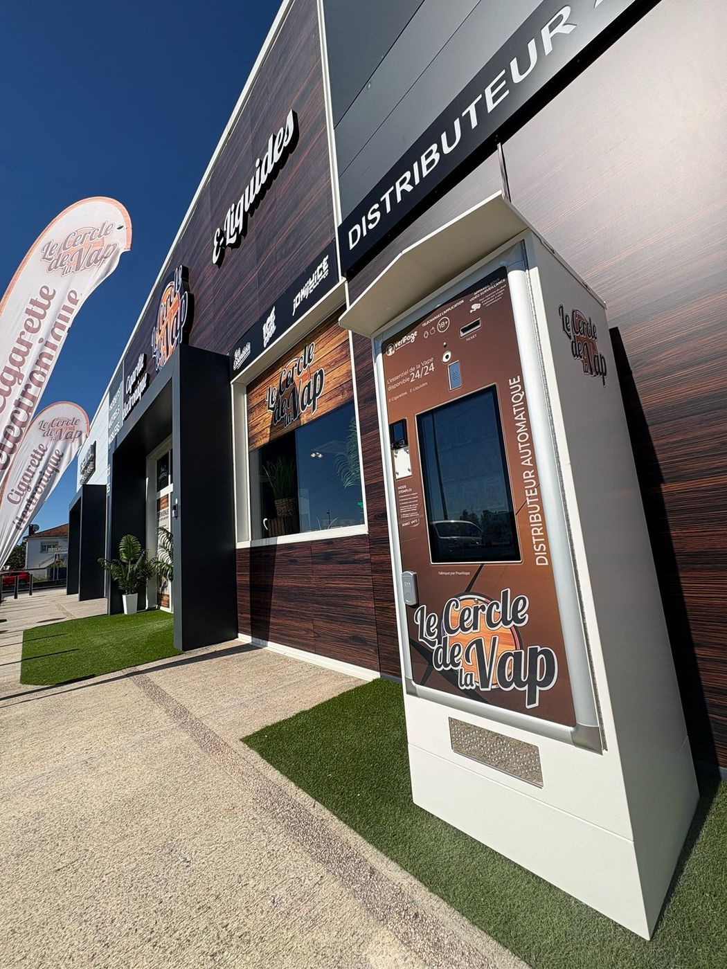 Distributeur automatique Le Cercle de la Vap à la boutique de Renaudié